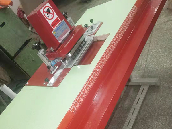 自動油孔機(jī)